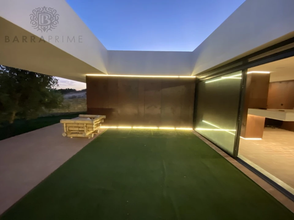 Moradia T4 para Venda em Santa Barbara de Nexe Foto 14
