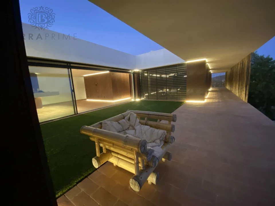Moradia T4 para Venda em Santa Barbara de Nexe Foto 16