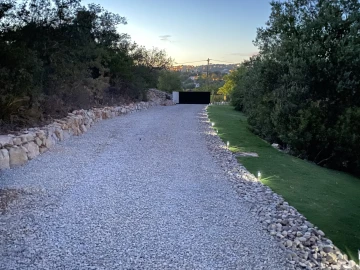 Moradia T4 para Venda em Santa Barbara de Nexe