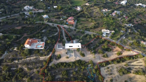 Moradia T4 para Venda em Santa Barbara de Nexe