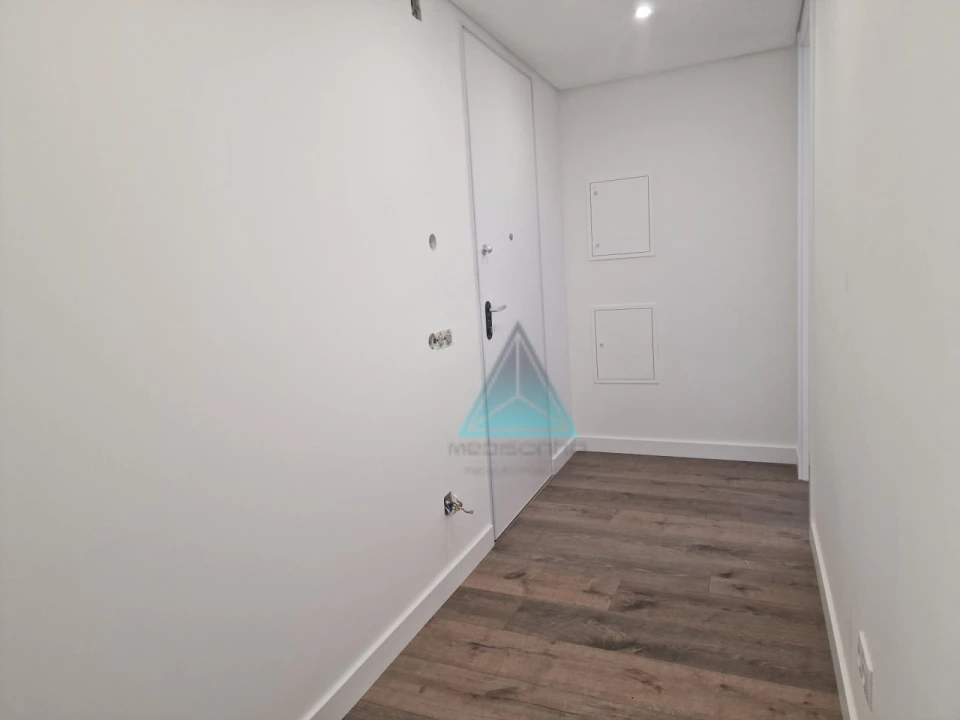 Apartamento T5 para Venda em Laranjeiro e Feijó Foto 6