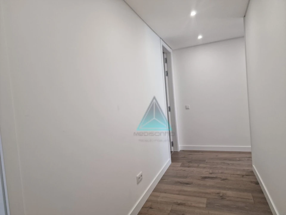 Apartamento T5 para Venda em Laranjeiro e Feijó Foto 7