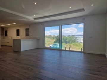 Apartamento T5 para Venda em Laranjeiro e Feijó