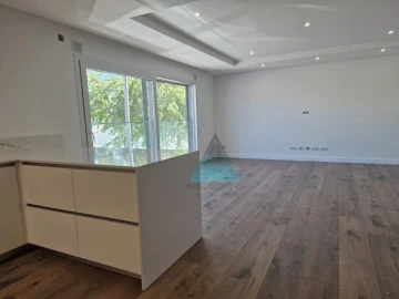Apartamento T5 para Venda em Laranjeiro e Feijó