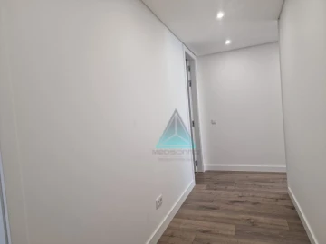 Apartamento T5 para Venda em Laranjeiro e Feijó