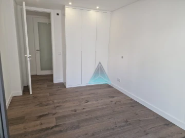 Apartamento T5 para Venda em Laranjeiro e Feijó