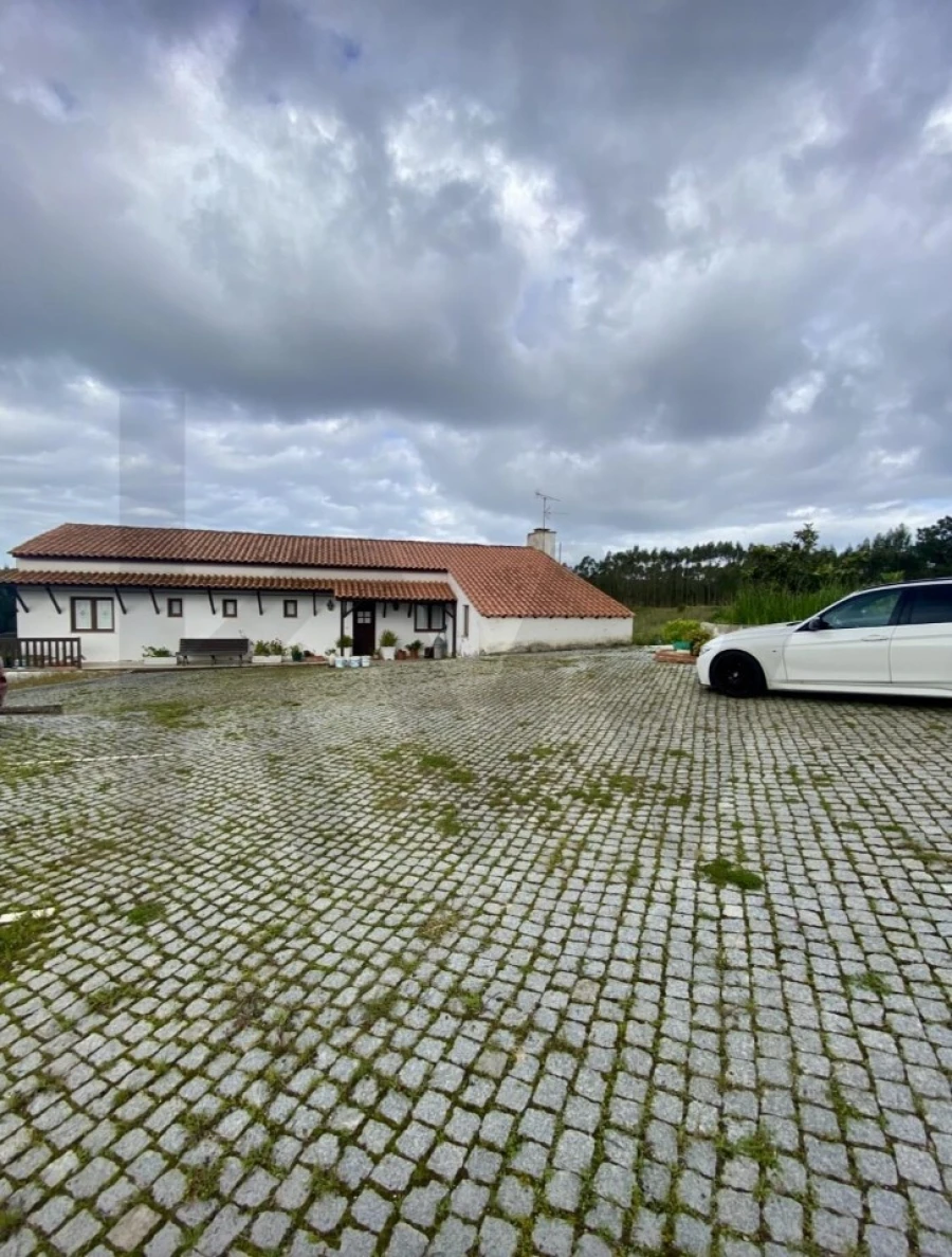 Quinta T4 para Venda em Valado dos Frades Foto 9