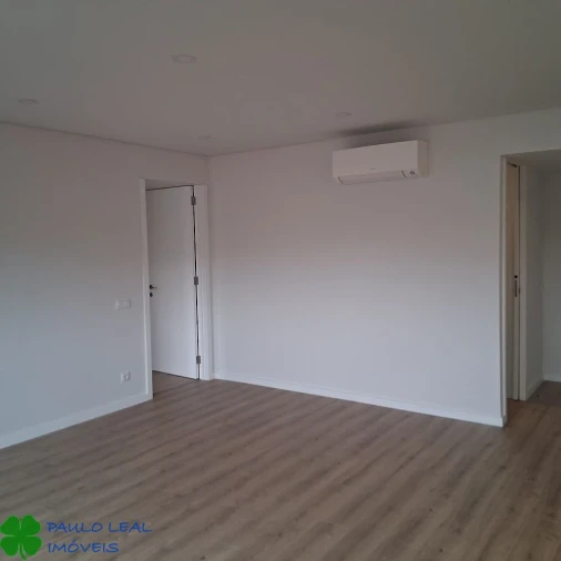 Apartamento T2 para Venda em Moreira Foto 3