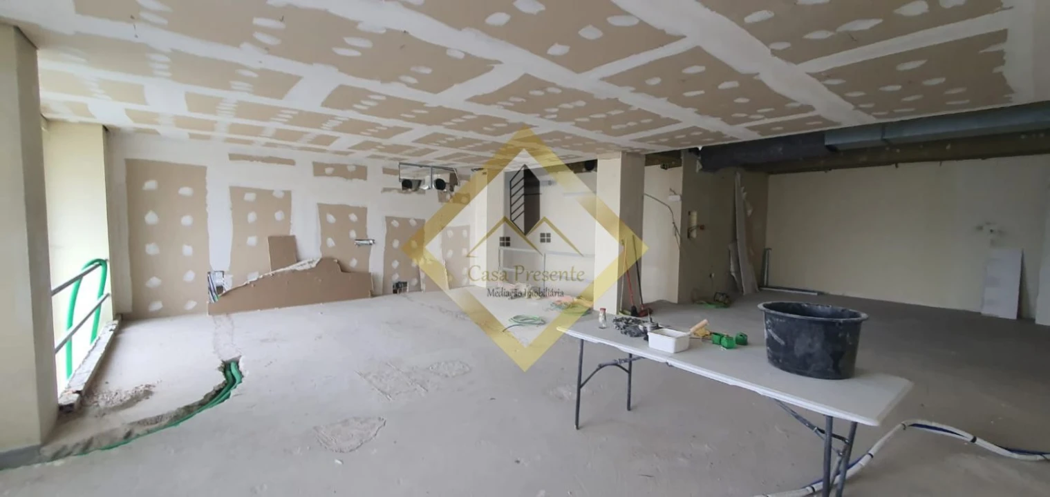 Loja para Venda em Oliveira do Douro Foto 3