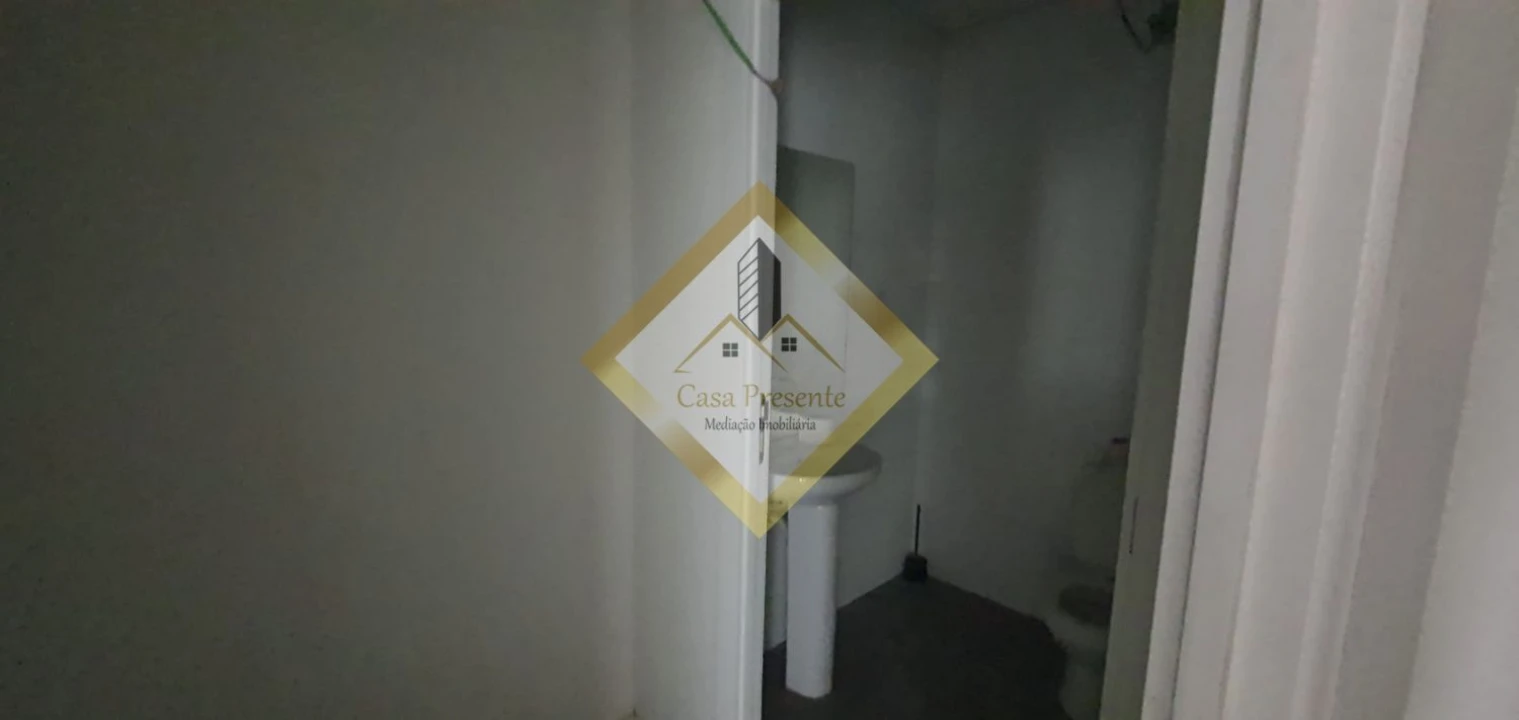 Loja para Venda em Oliveira do Douro Foto 11