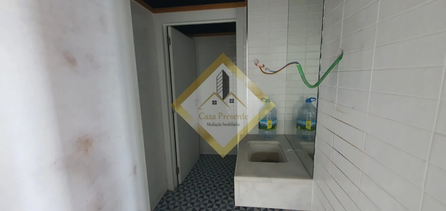 Loja para Venda em Oliveira do Douro Foto 16