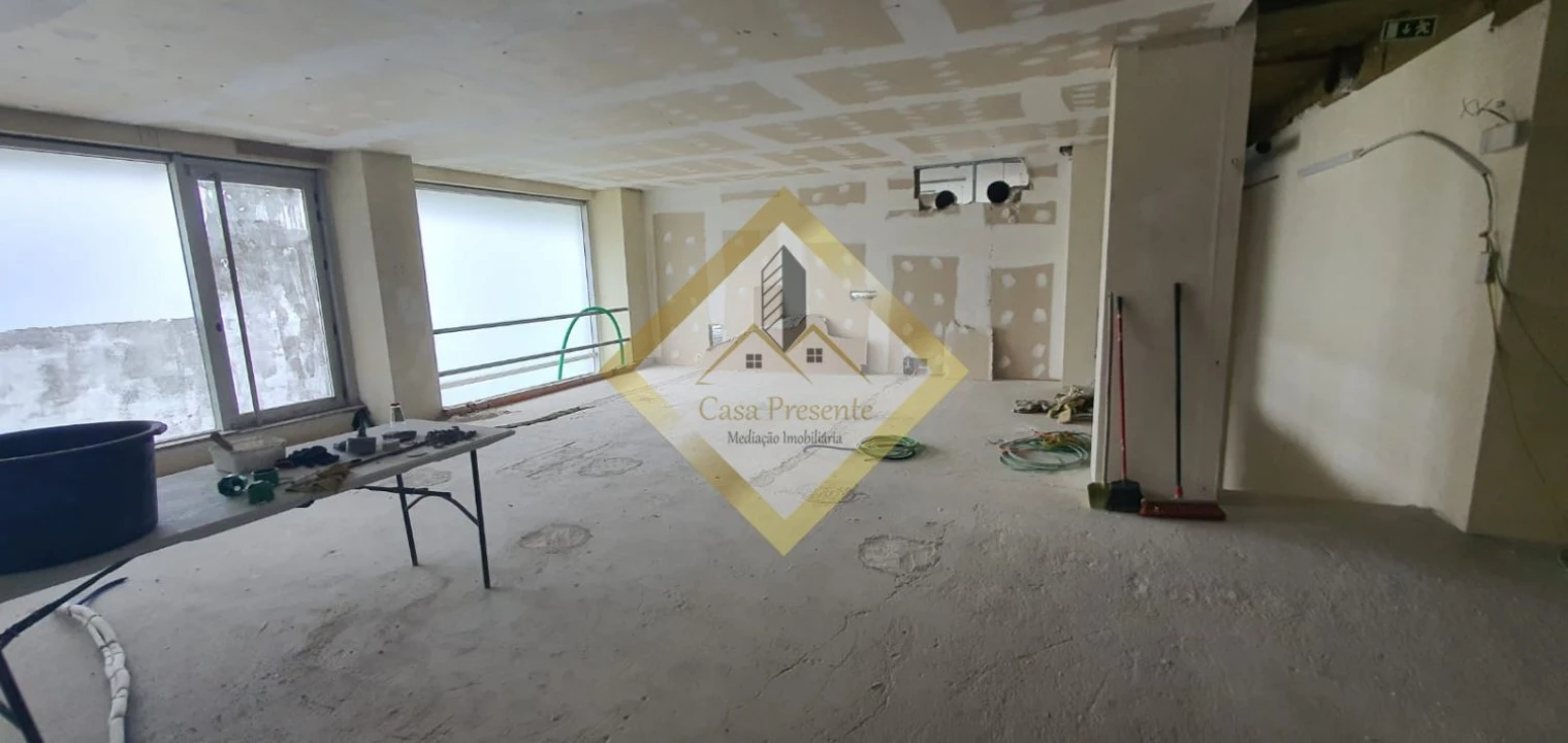 Loja para Venda em Oliveira do Douro Foto 8