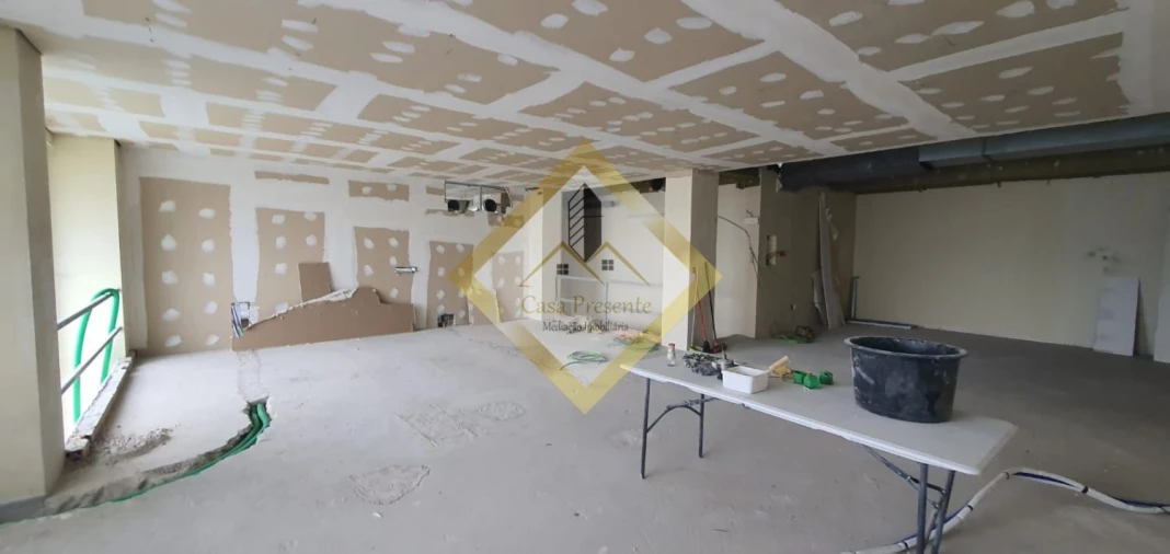 Loja para Venda em Oliveira do Douro Foto 3