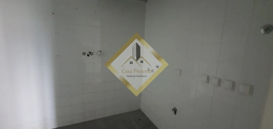 Loja para Venda em Oliveira do Douro Foto 12