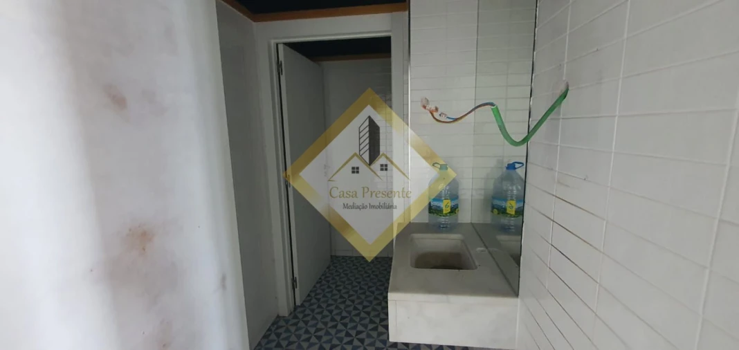 Loja para Venda em Oliveira do Douro Foto 16