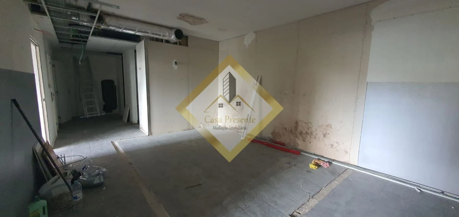 Loja para Venda em Oliveira do Douro Foto 10