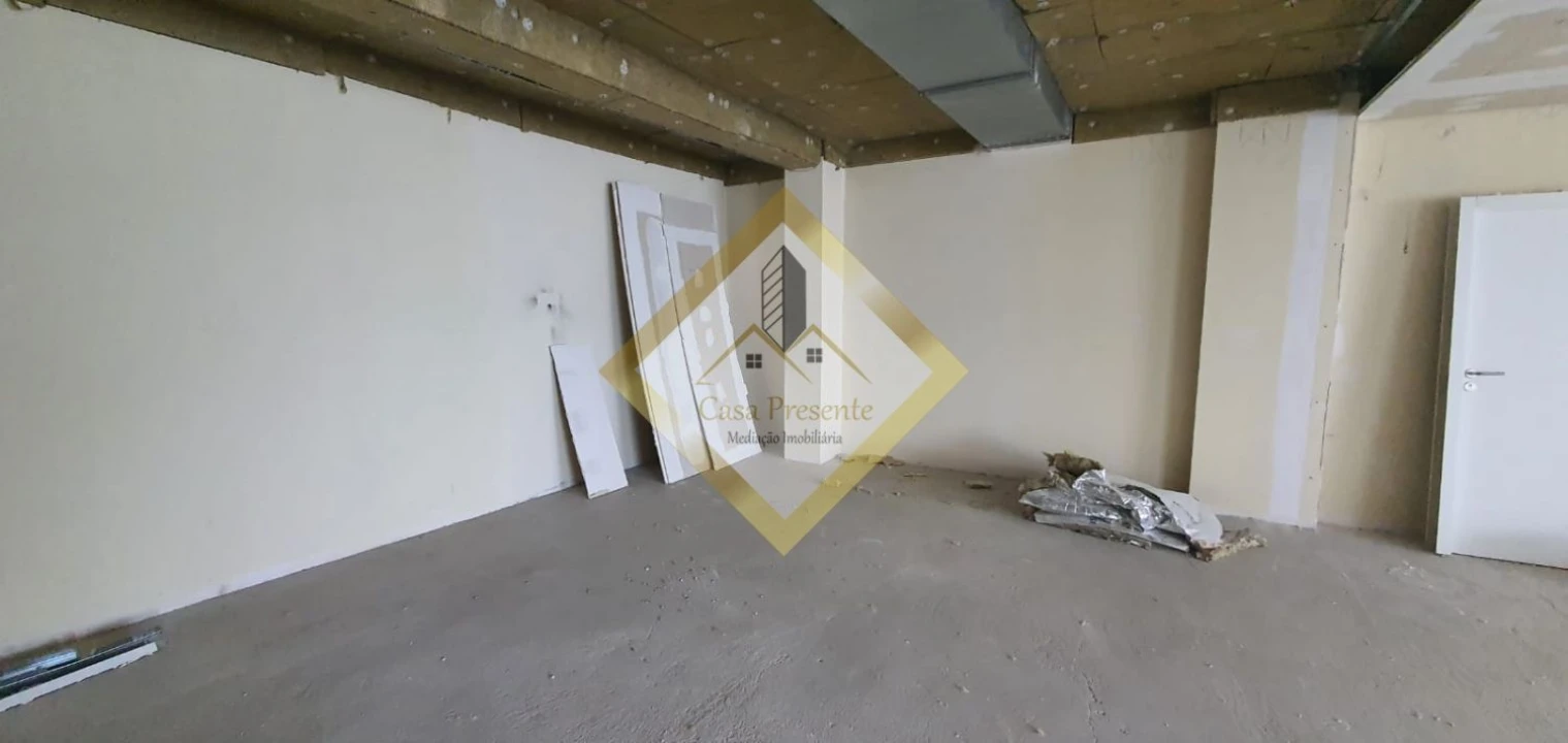 Loja para Venda em Oliveira do Douro Foto 6