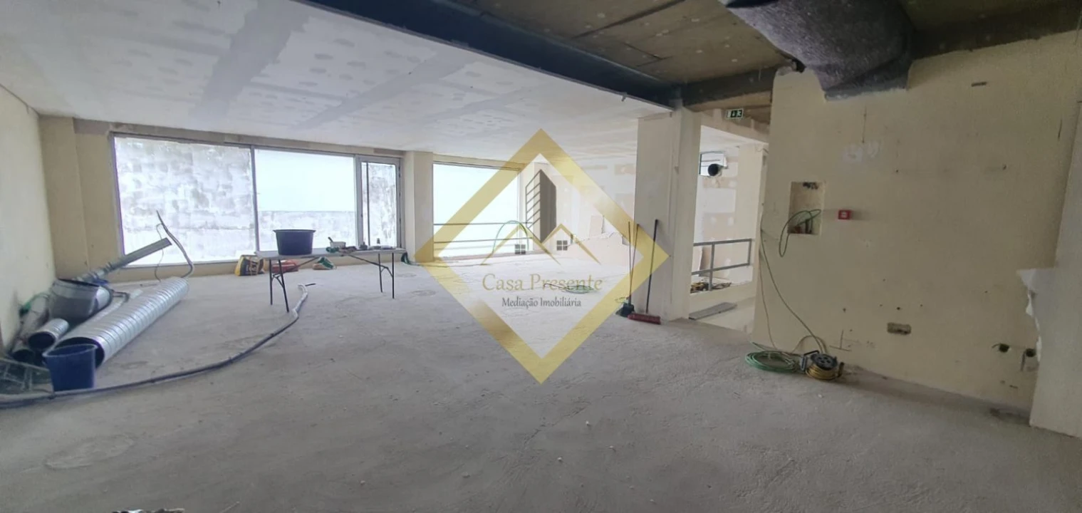 Loja para Venda em Oliveira do Douro Foto 4