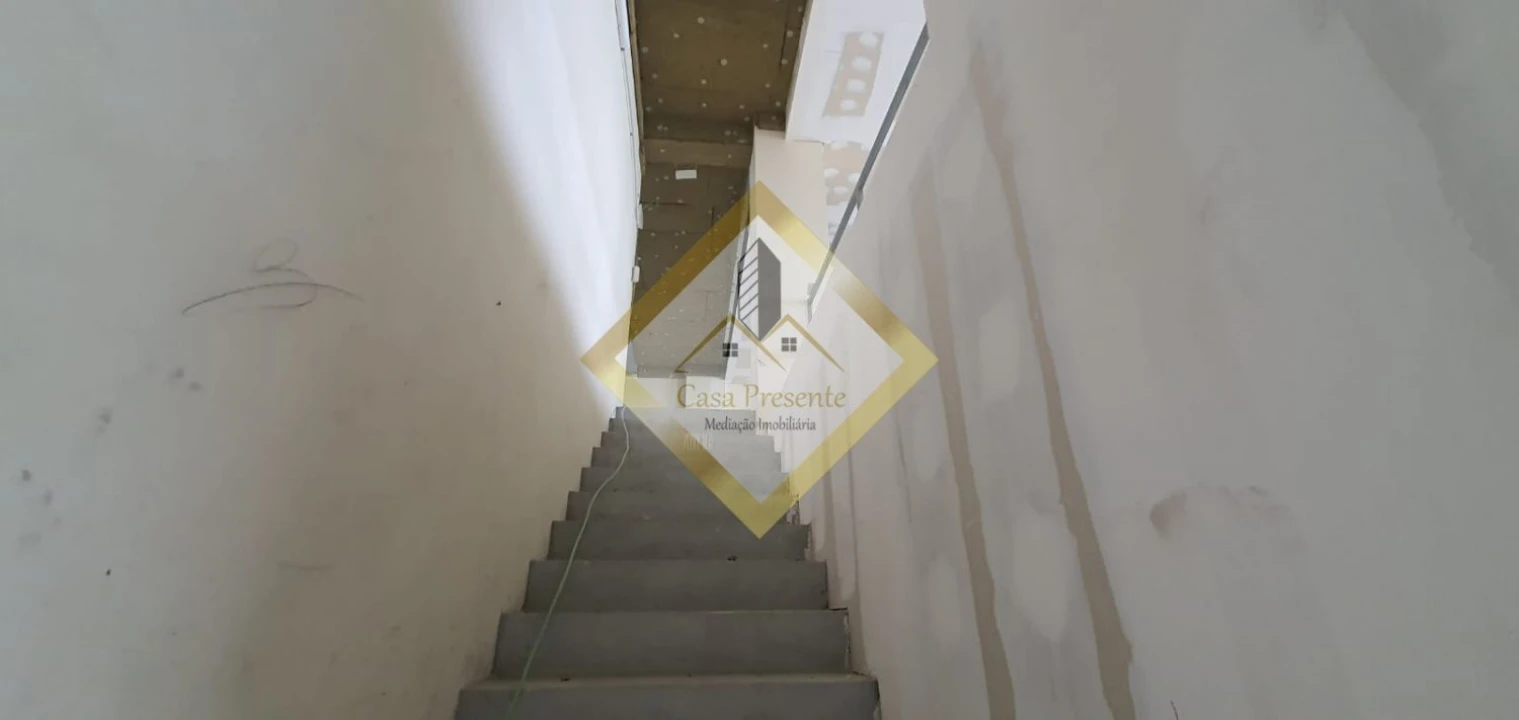 Loja para Venda em Oliveira do Douro Foto 9