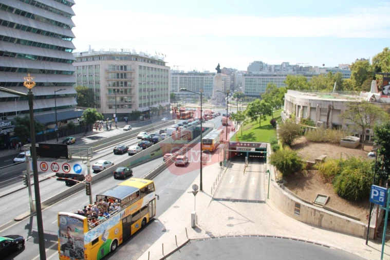 Loja para Arrendamento em Avenidas Novas Foto 1