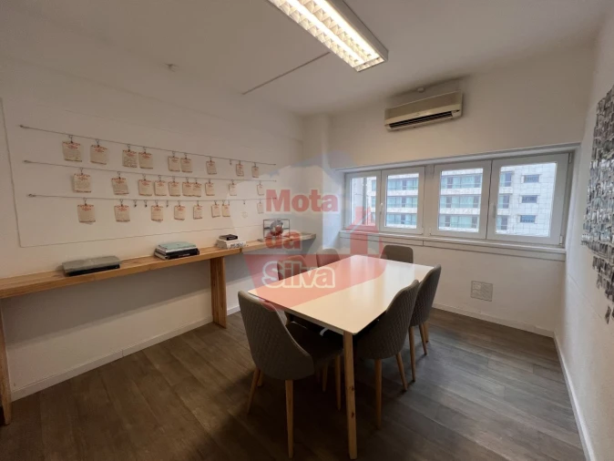 Loja para Arrendamento em Avenidas Novas Foto 8