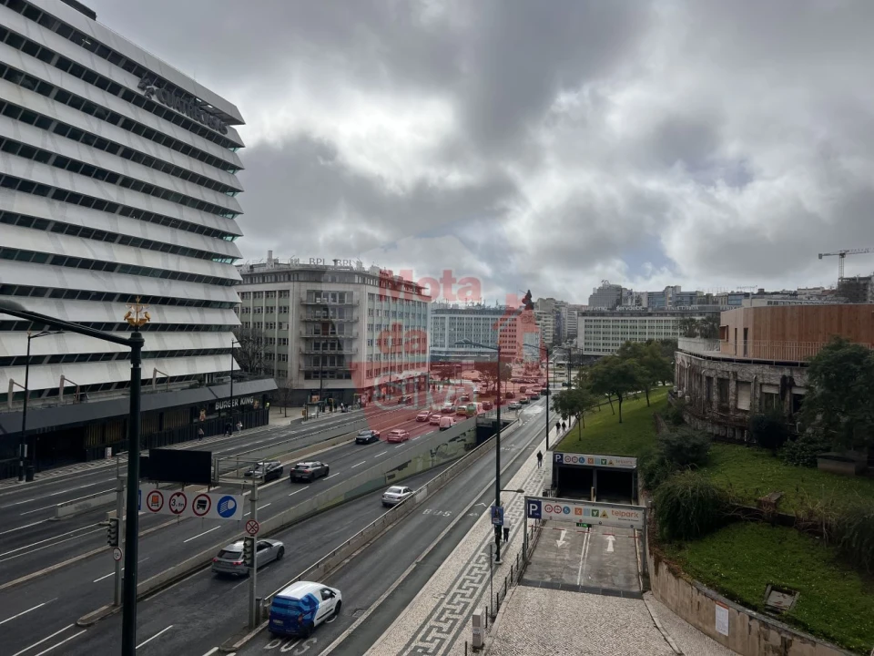 Loja para Arrendamento em Avenidas Novas Foto 17