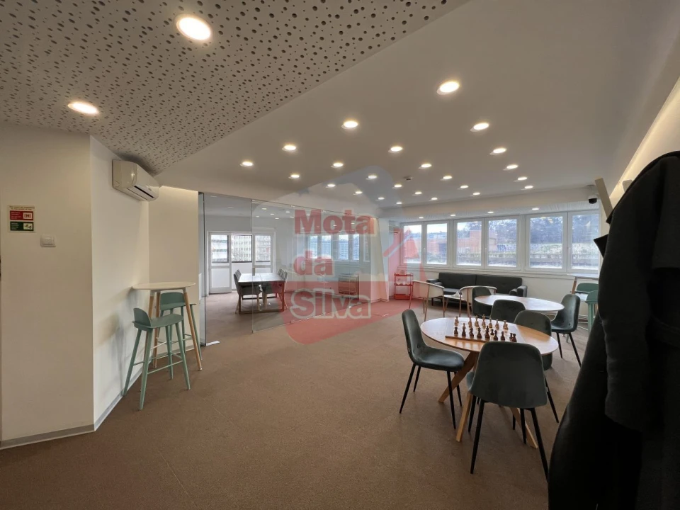 Loja para Arrendamento em Avenidas Novas Foto 3