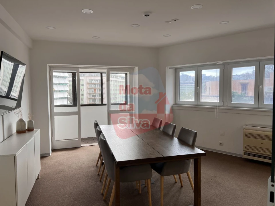 Loja para Arrendamento em Avenidas Novas Foto 5