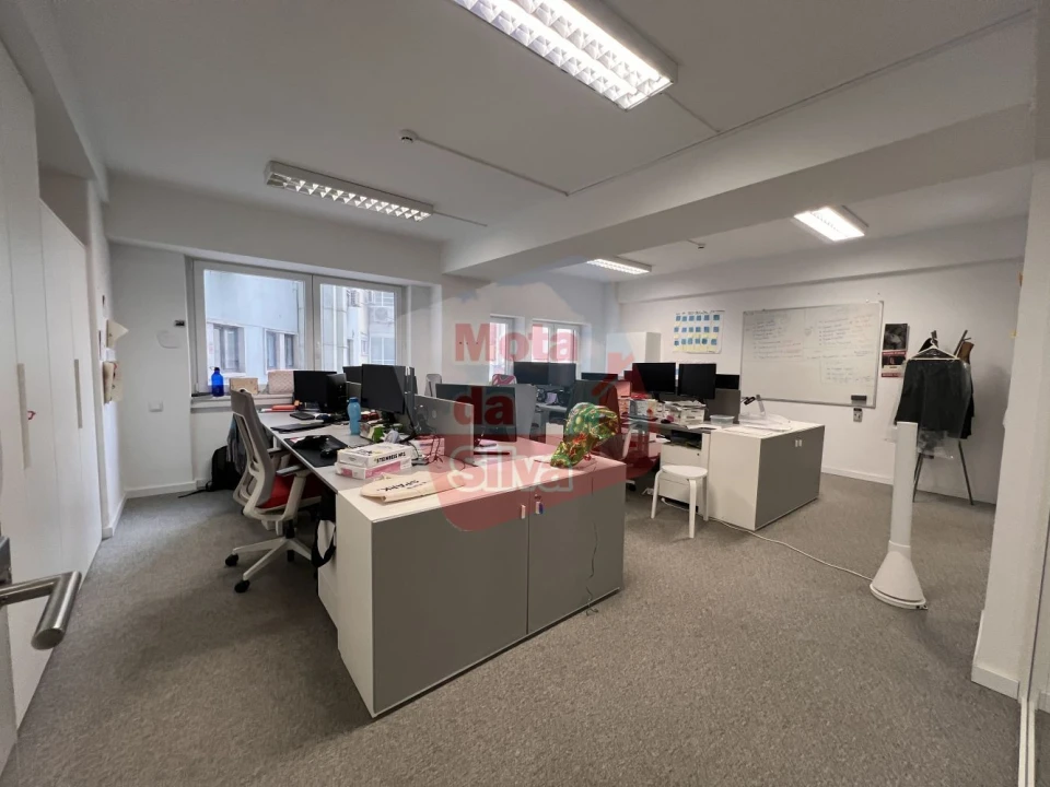 Loja para Arrendamento em Avenidas Novas Foto 13