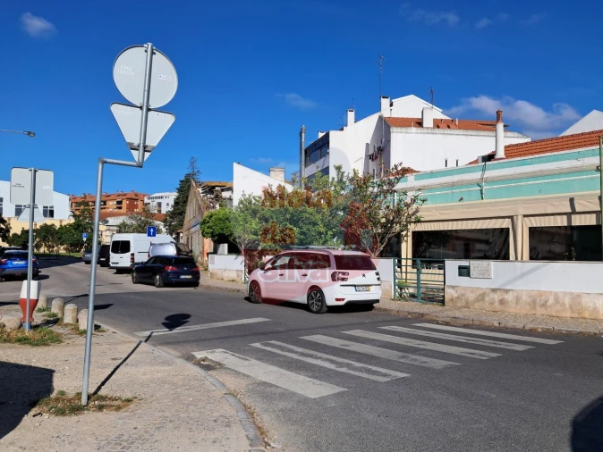 Loja para Venda em Almada, Cova da Piedade, Pragal e Cacilhas Foto 14