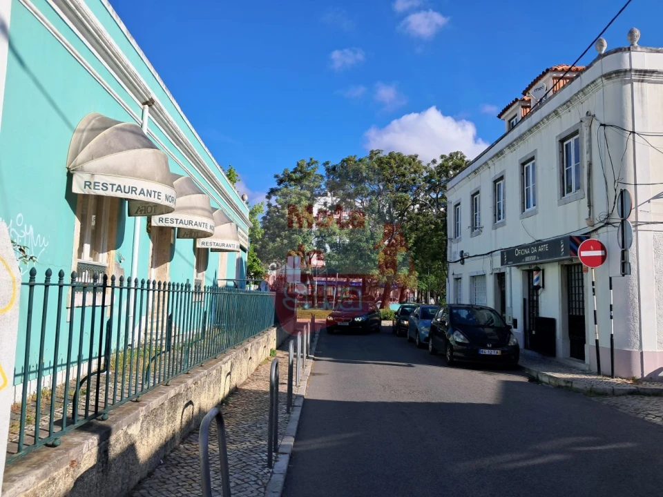 Loja para Venda em Almada, Cova da Piedade, Pragal e Cacilhas Foto 15