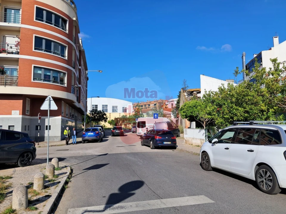 Loja para Venda em Almada, Cova da Piedade, Pragal e Cacilhas Foto 17