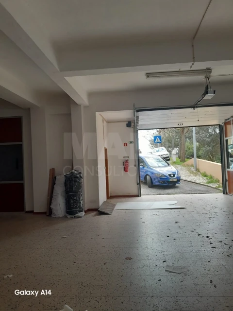 Loja para Venda em Póvoa de Santa Iria e Forte da Casa