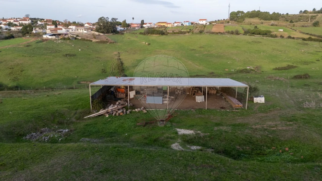 Terreno para Venda em Carvoeira e Carmões Foto 1