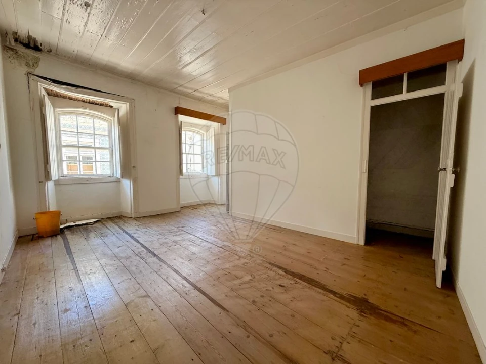 Prédio para Venda em Santa Maria, São Pedro e Matacães Foto 8