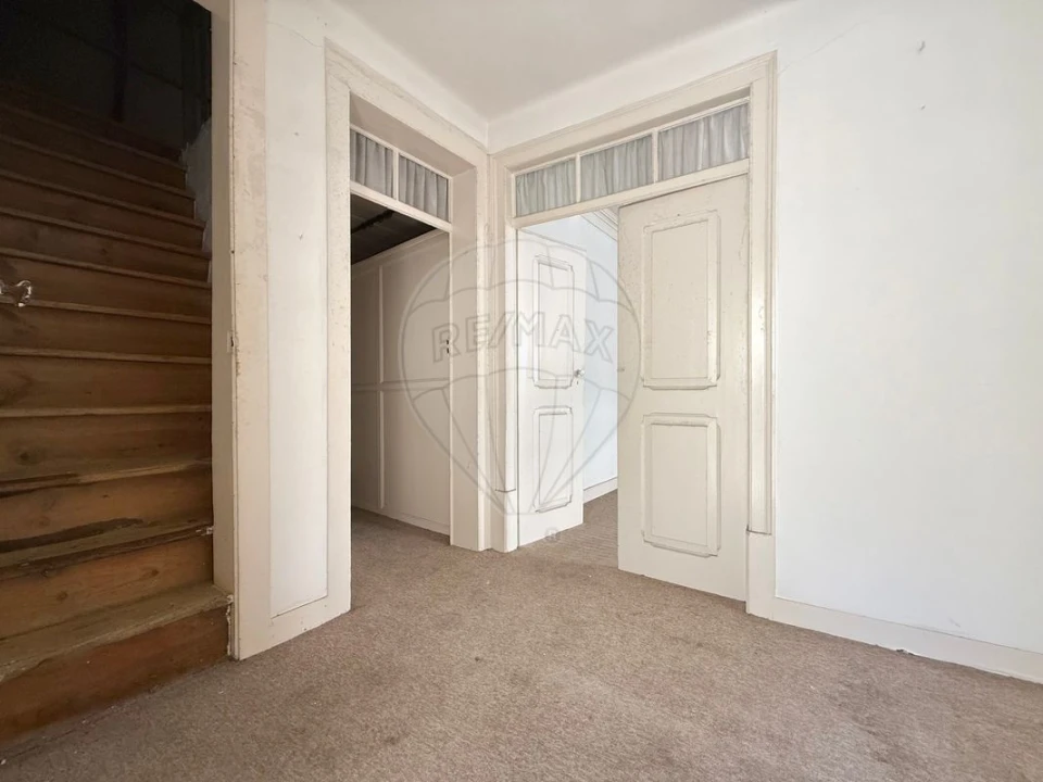 Prédio para Venda em Santa Maria, São Pedro e Matacães Foto 5