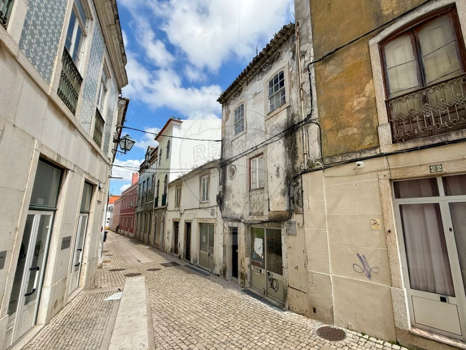 Prédio para Venda em Santa Maria, São Pedro e Matacães Foto 2