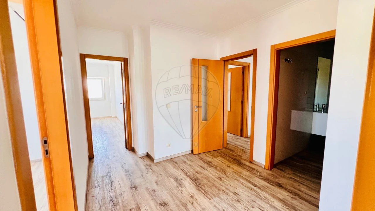 Apartamento T4 para Venda em Camarate, Unhos e Apelação Foto 2