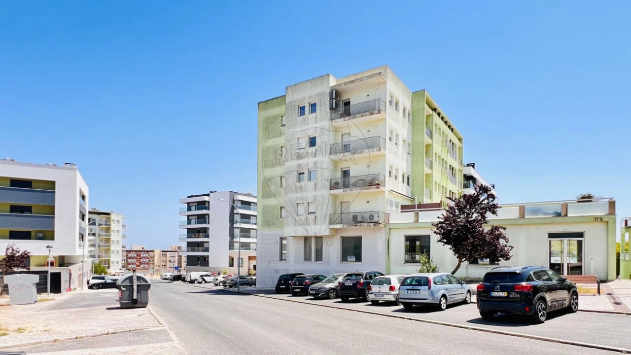 Apartamento T4 para Venda em Camarate, Unhos e Apelação Foto 8