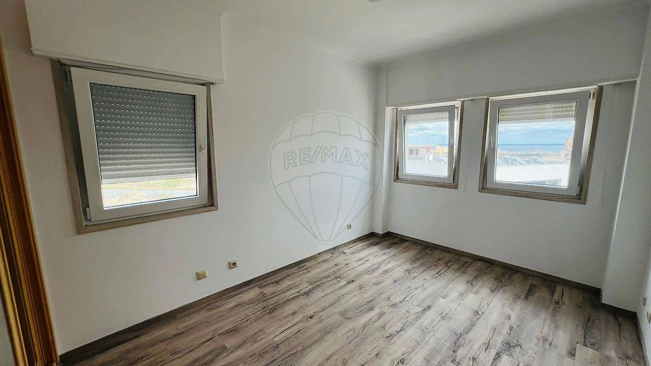 Apartamento T4 para Venda em Camarate, Unhos e Apelação Foto 16