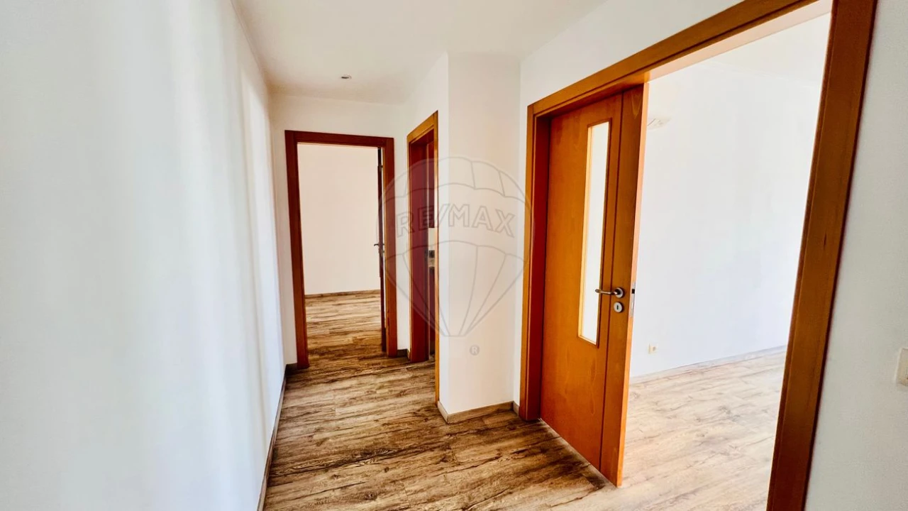 Apartamento T4 para Venda em Camarate, Unhos e Apelação Foto 6