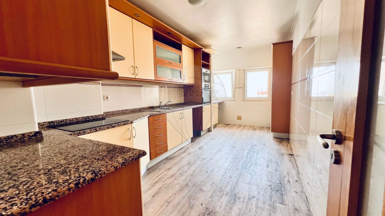 Apartamento T4 para Venda em Camarate, Unhos e Apelação Foto 4