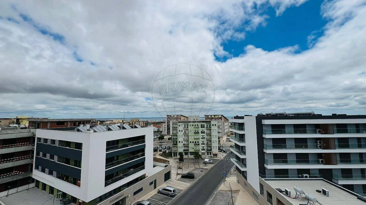 Apartamento T4 para Venda em Camarate, Unhos e Apelação Foto 11