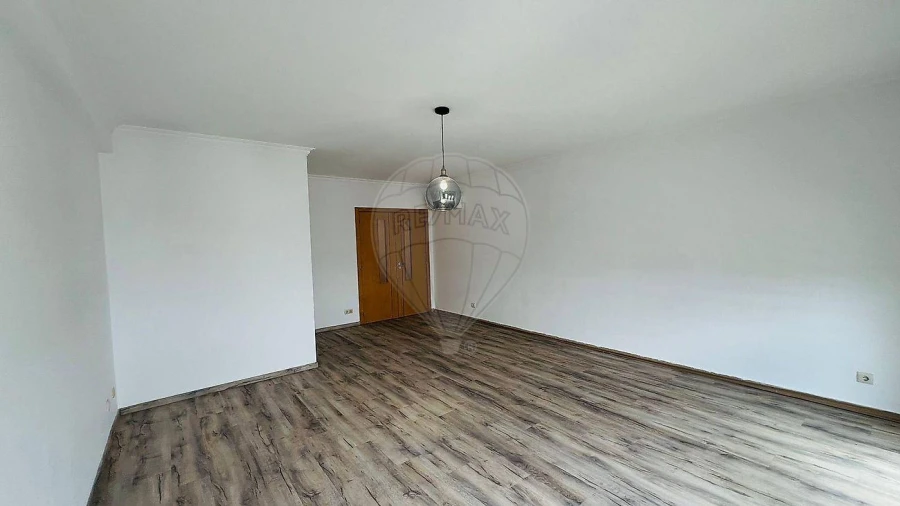 Apartamento T4 para Venda em Camarate, Unhos e Apelação Foto 15