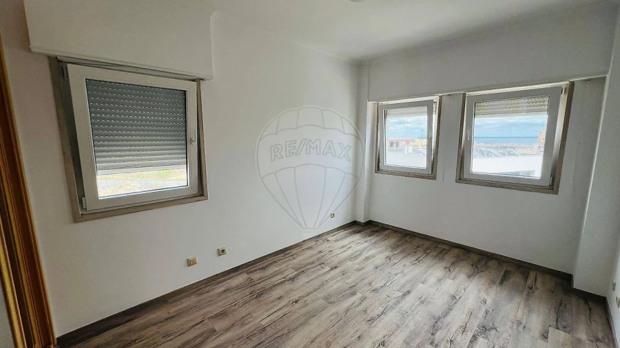Apartamento T4 para Venda em Camarate, Unhos e Apelação Foto 16