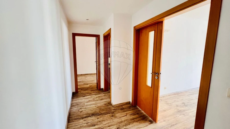 Apartamento T4 para Venda em Camarate, Unhos e Apelação Foto 6