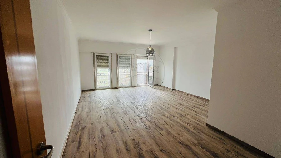 Apartamento T4 para Venda em Camarate, Unhos e Apelação Foto 12