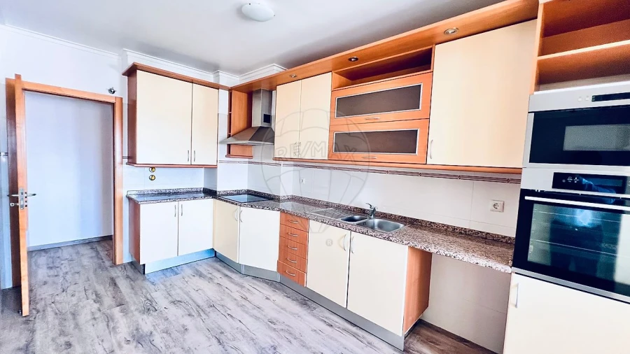 Apartamento T4 para Venda em Camarate, Unhos e Apelação Foto 3