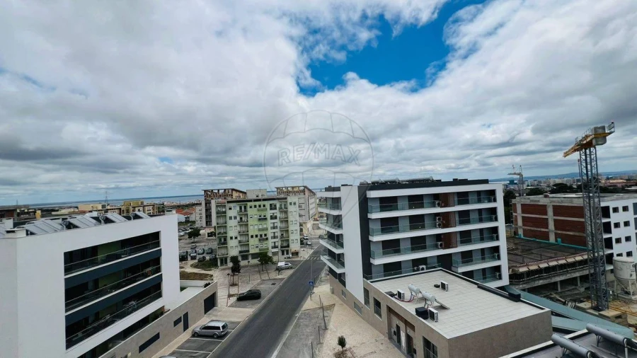 Apartamento T4 para Venda em Camarate, Unhos e Apelação Foto 13