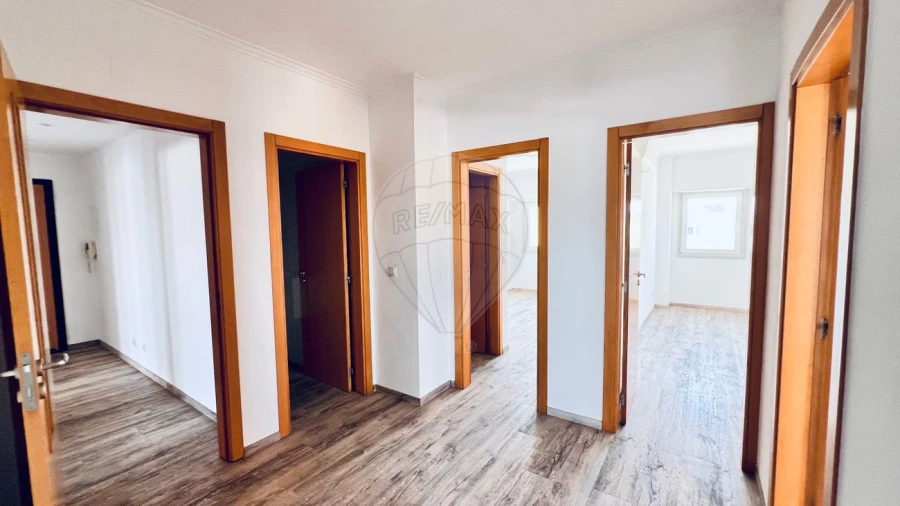 Apartamento T4 para Venda em Camarate, Unhos e Apelação Foto 5